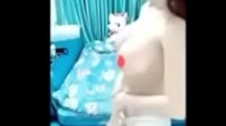 สาวหุ่นดีนมสวยถอดโชว์เสียดายไม่เห็นจุก