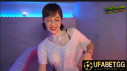 คลิปหลุด Onlyfans น้องกวาง เดียร์ลอง ใส่ชุดขาวลงอ่างน้ำ เห็นร่องนมเต็มๆ