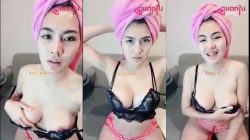 หนังโป๊ไทย 18+ Mlive ไลฟ์มาเปิดอก อย่างตูม นมอย่างสวยคนนี้เปิดหัวนมน่าดูดจัดบอกเลย ต้องห้องVIPถึงจะเห็น ละโชว์นมเสร็จอาบน้ำโชว์ต่ออีก