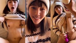คลิปหลุดOnlyfans น้องคิมมี่ kkimkkimmy (Sun Kim) สาววัยรุ่นน่ารัก ใส่ชุดแนวฤดูหนาวเย็ดกับผัวในรีสอร์ท เจอจับเย็ดสดคาชุด ซอยหีรัวๆ