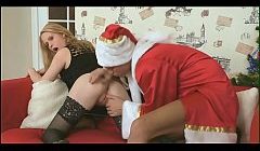 กักตัวอยู่ห้องกับแฟน2คน เบื่อๆอ่ะ เลยจัดฉากเป็นวันคริสต์มาส ขึ้นมา ให้แฟนรับบท ซานตาคลอส มามอบน้ำเงี่ยนใส่รูหี