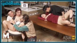 หนังโป๊จีน(Asia M)-สามโจรบุกข่มขืนสองแม่ลูก พร้อมกัน  ขืนใจxxxเย็ดทั้งแม่และลูกพร้อมกัน