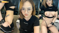 คลิปหลุดดีๆ Mliveสาวแว่นนมสวยล็อคห้อง แก้ผ้าโชว์หี แล้วเอาควยปลอมเสียบไม่ยั้ง ยั่วเย็ดแบบขั้นสุด น่าเย็ดโครตเลย