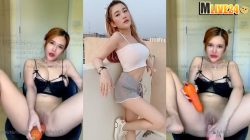 คลิปหลุด Onlyfans menaraewdee น้องมีนา เรวดี ช่วยตัวเองเสียวๆจัดเต็มยัดดิลโด้แครอทอันใหญ่เย็ดหีซอยตัวเองครางเสียว สลับกับควยปลอมอันโปรดคู่ใจแทงหีสลับกันแต่ชอบอันใหญ่กว่ายัดรูหีครางลั่น