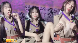 คลิปหลุด Mlive ครูบรรจุใหม่ สอนลูกเสือเสร็จ กลับมาไลฟ์สดคาชุด หีอูมใหญ่โหนกกรีมขึเนชัดมาก ปลดกระดุมบีบนม ขาวจั๊ว งานดีมาก