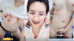 คลิปหลุด VIP Mlive IDX 81580510 เจ้เอิน ทีเด็ดสาวสุดแซ่บมานั่งไลฟ์สดคุยกับพี่เทพ คุยได้สักพัก เริ่มถอดเสื้อโชว์นมโชว์หี ยั่วเย็ดพี่เทพละ