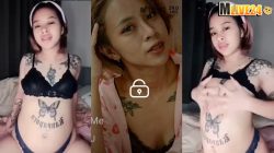 คลิปหลุดMlive IDX-86473494 MoMe สาวสวยสักลายขี้เงี่ยนไลฟ์สดใส่ชุดชั้นในลายลูกไม้ยั่วเย็ดถกเสื้อโชว์นมล้วงหีเกี่ยวเบ็ด ขย่มดิลโด้ครางเสียวเงี่ยนควยอยากโดนเย็ด